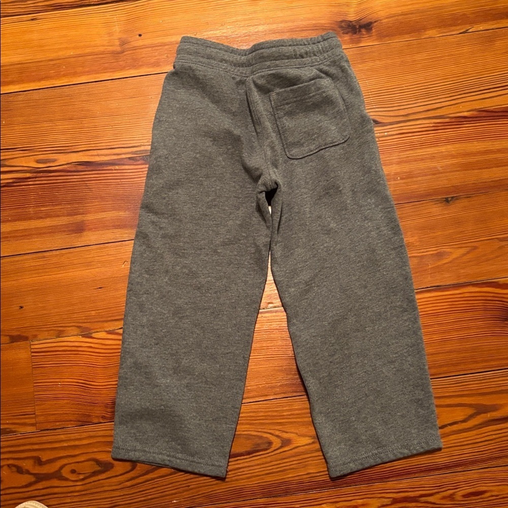 1 Pair Boys Gray Old Navy Sweatpants/Joggers
Size S (6-7) - Picture 2 of 3